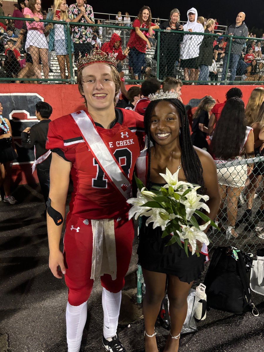 PrincipalPeckha's tweet image. Homecoming 2024-2025 😊 Only a few pics but it was a great night! #StrongStable