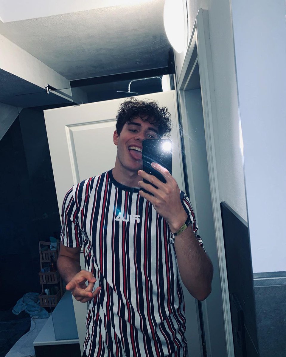 AlexisM89529097's tweet photo. y si soy el chico alegre de la familia 
.
.
#ChicosDeLasRedes #ViralVideos #LaCasaDeLosFamososMx #LCDLMX2 #LCDLMX2 https://t.co/QZikrCxnZk