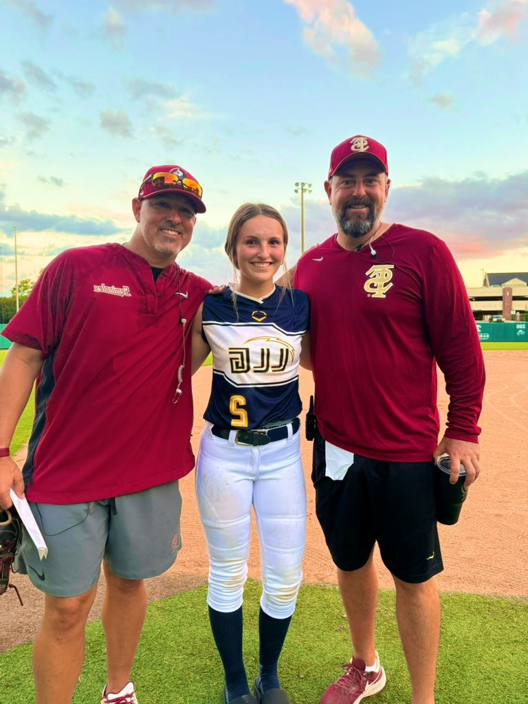 AnnaCastillo_2's tweet image. Thank you @FSU_Softball for an amazing night. I loved getting to work on infield basics, transfers, and hitting change ups and rise balls. No better place to spend my monday night. @FSU_CoachWilson @TCam_FSUSB @Coach_Alameda @Org_LLG @llgfutures_sc