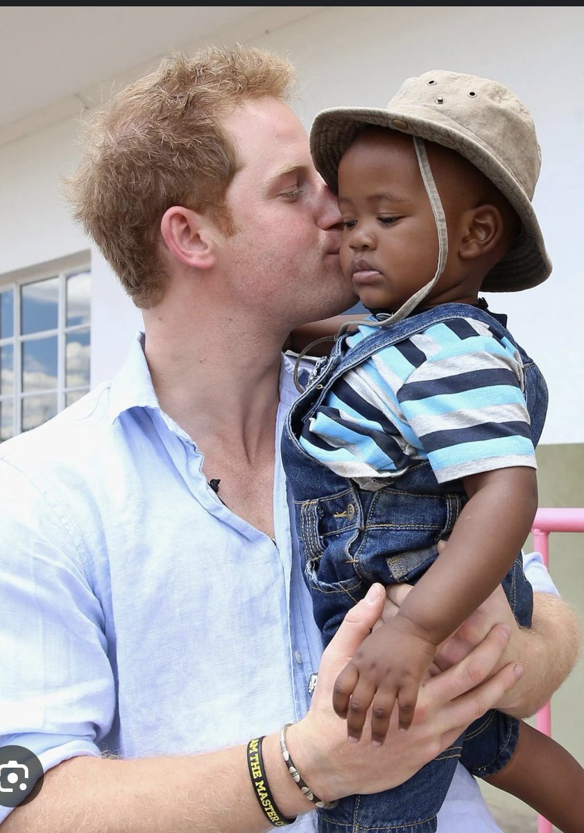Mulugold's tweet photo. @JoDivaRunner #GoodKingHarry #PrinceHarry  #OurPrinceOfHearts ❤️❤️❤️ https://t.co/XkmRYSfVek