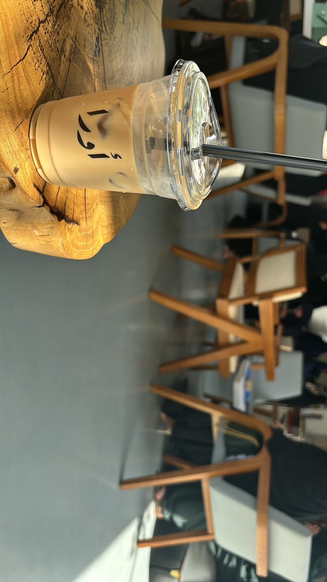 الكُوفي م الجامعة باقي شوي ويكتبوهه بأسمي🫦.