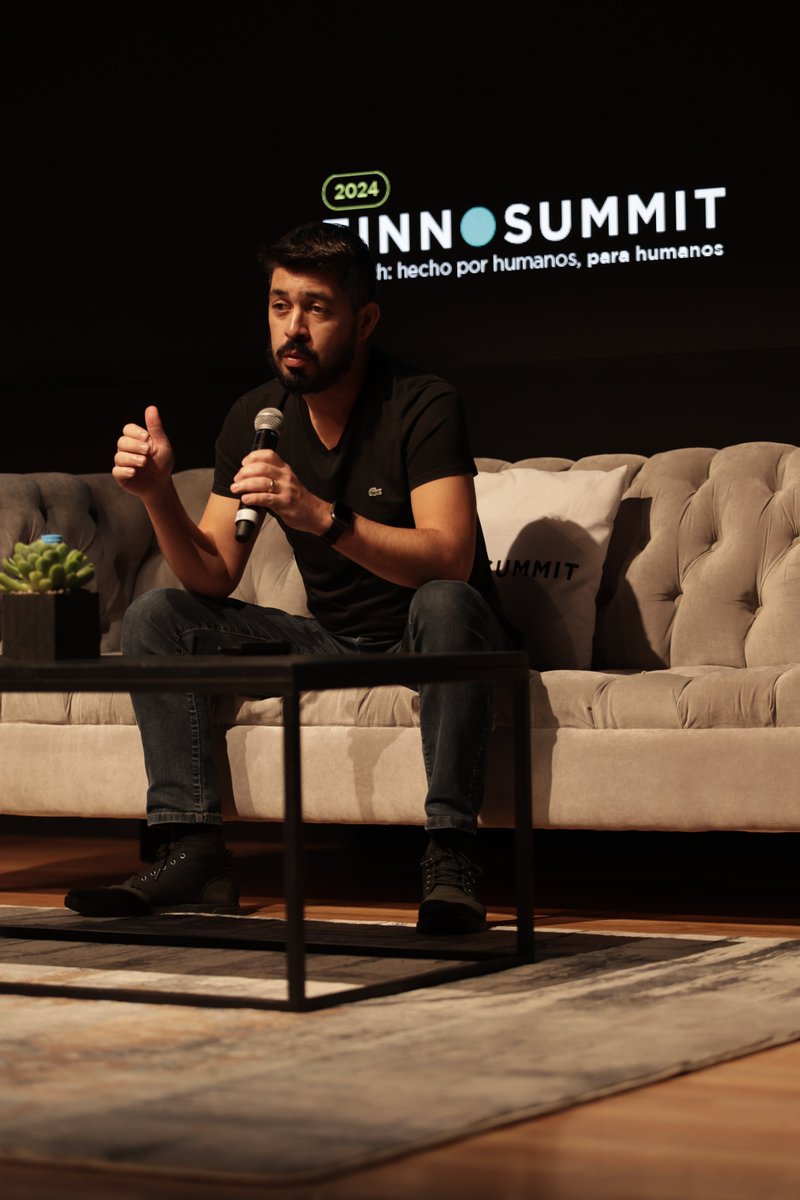 Anderson Olivares, de Dock, en su sesión "Finanzas embebidas para acelerar la inclusión financiera en LatAm" nos compartió su perspectiva sobre cómo este modelo permite a distintos sectores ofrecer servicios financieros.