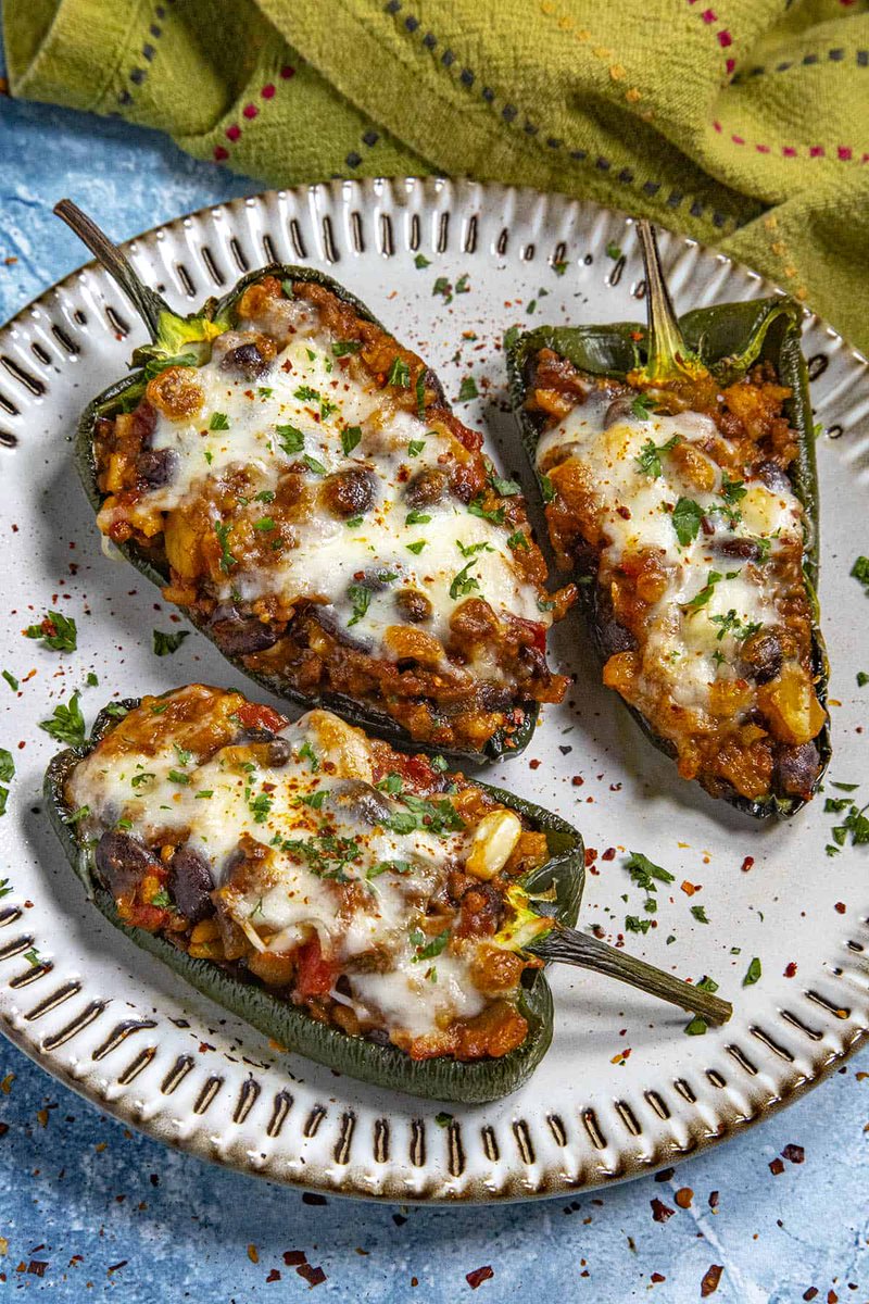 jalapenomadness's tweet photo. These stuffed poblano peppers are loaded with seasoned ground beef, black beans, corn, and fire roasted tomatoes, then topped with melty cheese, so good! 🌶️
GET THE RECIPE 🍽️: https://t.co/Ef0WQoBi1v
#Stuffedpeppers #Recipe #Foodie #Poblano #Poblanopeppers #Spicypeppers https://t.co/Zpa0ZrWp4q