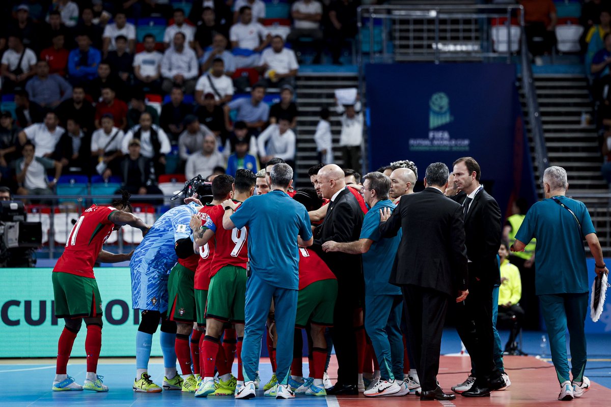 Momento difícil para todos. Ficámos aquém das expectativas, ficámos aquém do que trabalhámos durante um mês e meio. 
É momento de refletir e trabalhar ainda mais para podermos voltar a ser felizes.

Agora é hora de focar no clube, mudar o chip e voltar à rotina.