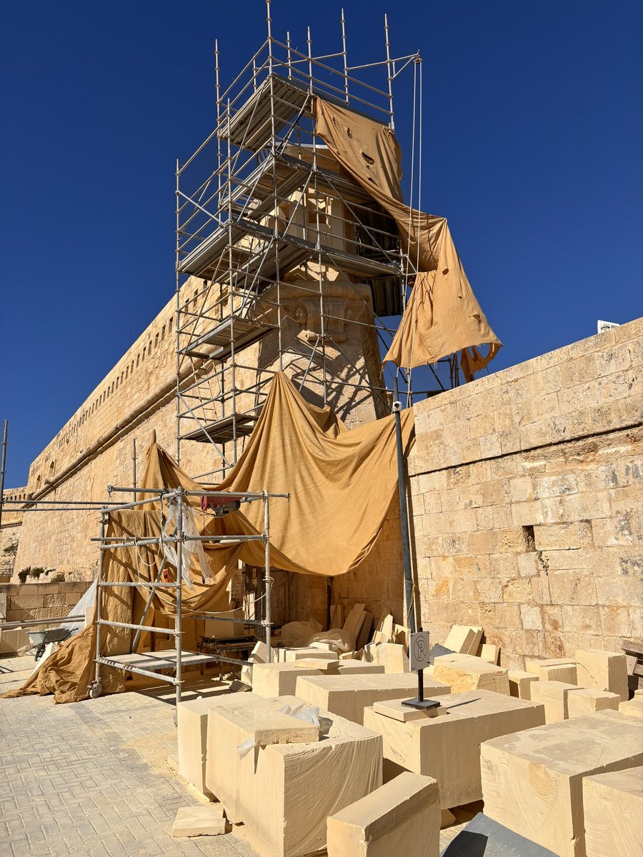 chriswarwick12's tweet photo. Scaffolding and lumps of stone. Couldn’t help myself… https://t.co/AoO8RjfWpk