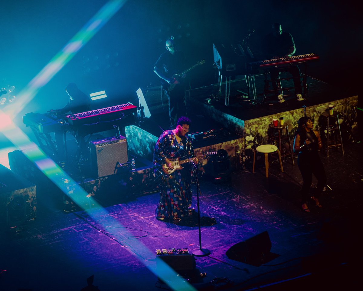 Brittany Howard (@blkfootwhtfoot) on Twitter photo Philly. What a first night of tour!!! You brought so much energy and your dancing shoes. 🕺 It’s so great to be on the road with <a href="/michaelkiwanuka/">Michael Kiwanuka</a>. I went out into the crowd to watch his set last night and they were crushing it!🔥
See you tonight in Boston!!!! Philly. What a first night of tour!!! You brought so much energy and your dancing shoes. 🕺 It’s so great to be on the road with <a href="/michaelkiwanuka/">Michael Kiwanuka</a>. I went out into the crowd to watch his set last night and they were crushing it!🔥
See you tonight in Boston!!!!