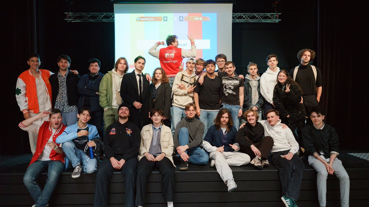 Fin de la CrocoCup #5 hier et c’était vraiment fou !

La nouvelle salle était top et le seul bémol du tournoi à été minmin donc franchement c’était lourd

Gros merci à l’équipe de to Thunder, very, jukerme, camil et paille paille qui ont vraiment déroulé le bracket