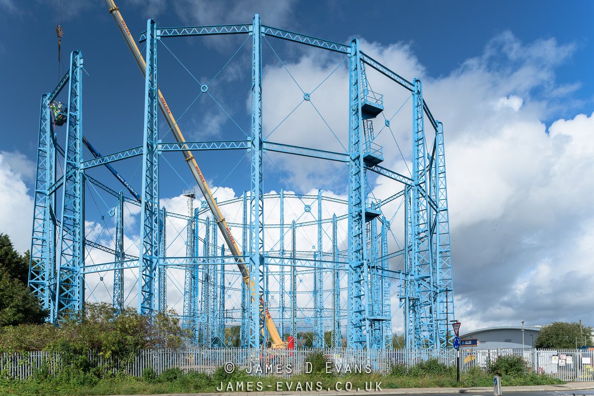 Five years ago today, marked the beginning of the end for Gas Holder 7 at Bell Green. Built in 1882, it was one of a pair and only not listed due to the slightly older example at Oval/ Kennington. #sydenham #se26 #gasholder #gasometer #bellgreen #architecture