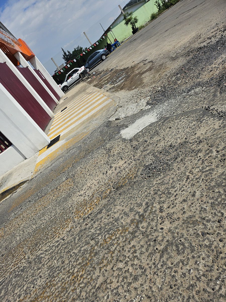 dilak08's tweet photo. Se les olvido terminar la obra...pero que tal antes de las votaciones @AztecaNoticias @Ecatepec @Edomex @delfinagomeza @FerVilchisMx @telediario @eruviel_avila @Claudiashein pongan fecha..Ecatepec Municipo Olvidado @PCB_Ecatepec https://t.co/4GOqxzR4dv