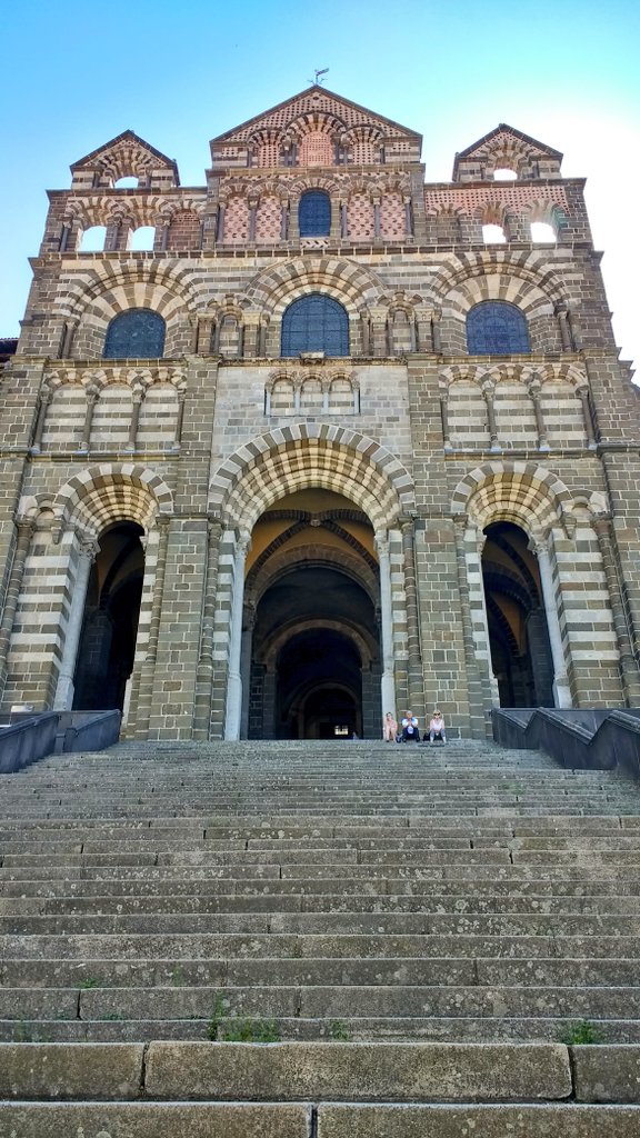 graemeultra's tweet photo. This week's #Caminotuesday theme is Blessings...🙏
1. Pilgrim mass at the end of the #caminodesantiago
2. Early morning pilgrim mass at the start of our Camino in Le Puy Cathedral #viapodiensis https://t.co/wifIQKMbw7