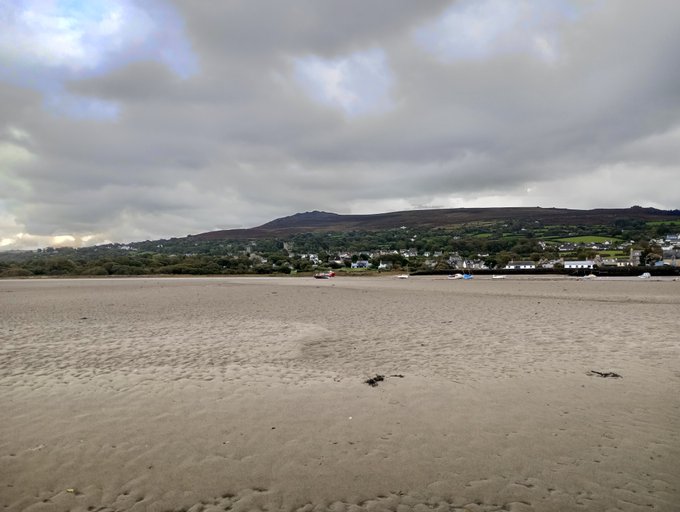 Cymru_Republic's tweet photo. Here's my local beach; it's 253 miles from London and 115 miles from our border with England, and it's owned by the Crown Estate. Is nowhere safe from the grasping, thieving hands of the English Crown? https://t.co/ekRHDJVvwi