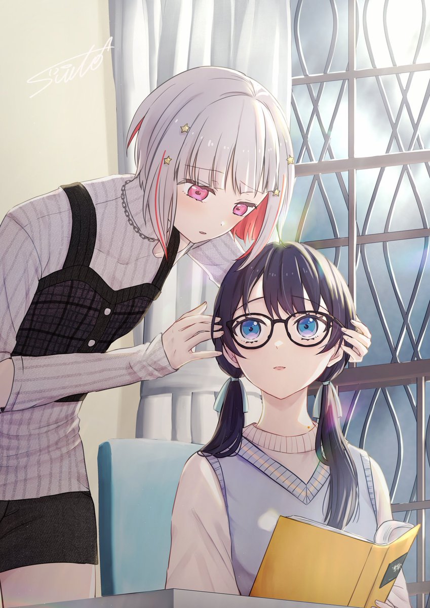「「さや～さや～…あと5分って言ってから10分経ったよ…」「すみません…綴理先輩。」|すいと🎺のイラスト