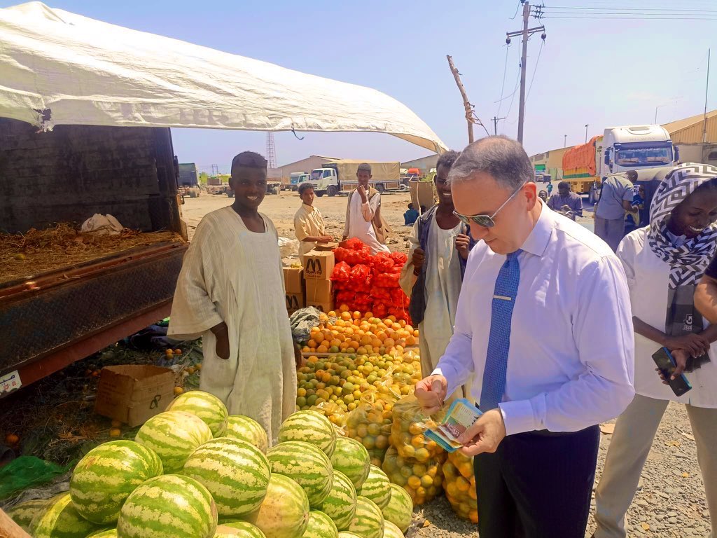 FATIHYILDIZ_MFA's tweet photo. بعد يوم مليان و زحمة شديد ، غشيت اشتريت لي بطيخ من بطيخ كسلا المشهور  بعد صفقة صعبة مع  البائع 🙂 https://t.co/oZ5gK5fHC8