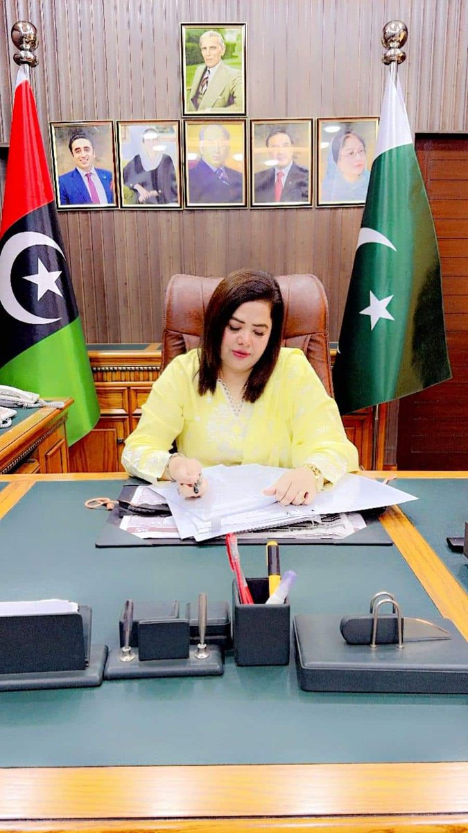 SaimaAgha17627's tweet image. At parliamentary secretary office

#ppp #ParliamentarySecretary 
#MPASaimaAgha