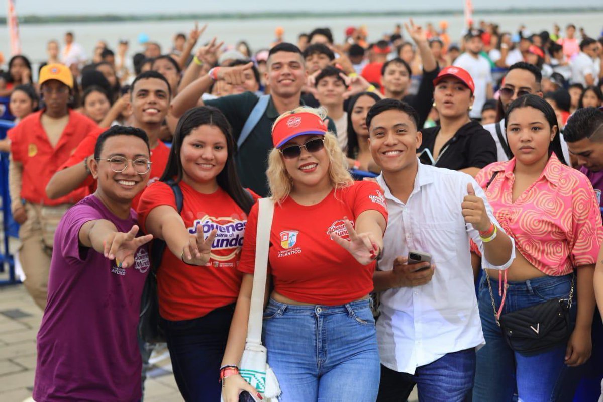Gobatlantico's tweet photo. 🎓💪🏻 ¡Jóvenes del Atlántico, esta es su oportunidad!

Desde nuestra Gerencia de Capital Social lanzamos la Escuela de Liderazgo Juvenil ‘Sin Límites’, una iniciativa para capacitar a 6️⃣4️⃣0️⃣ jóvenes en la formulación de proyectos sociales. 🌱 Fortalece tus habilidades como líder y gestor juvenil en el departamento. 🚀

👉🏻 Primera convocatoria: 90 jóvenes.
👉🏻 Segunda convocatoria en octubre: 550 jóvenes más. ¡No te quedes por fuera!

🔗 Inscríbete aquí: https://t.co/APjMJvSkSg