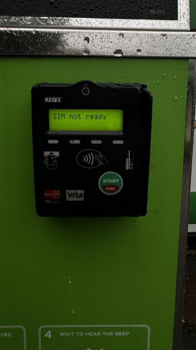 aaaaanna_'s tweet photo. @AsdaServiceTeam The water and air machine payment panel at the petrol station at Tipton Asda has been not working since at least Friday. Showing this and counting down and then restarting. Can someone look into it? https://t.co/LhP3VmDVZu