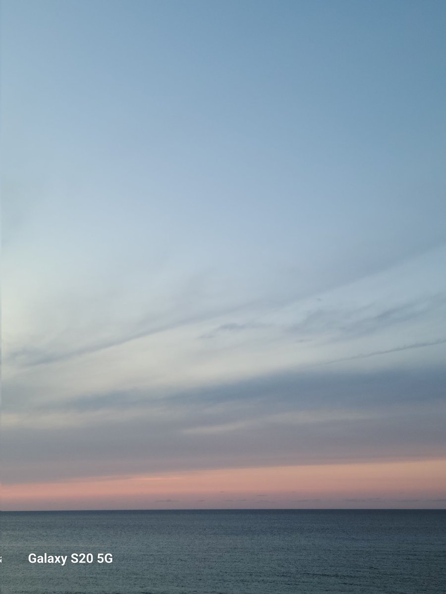 0126SSSS's tweet photo. 夕景の風も心地良くなってきた https://t.co/U2Rqnbwhal
