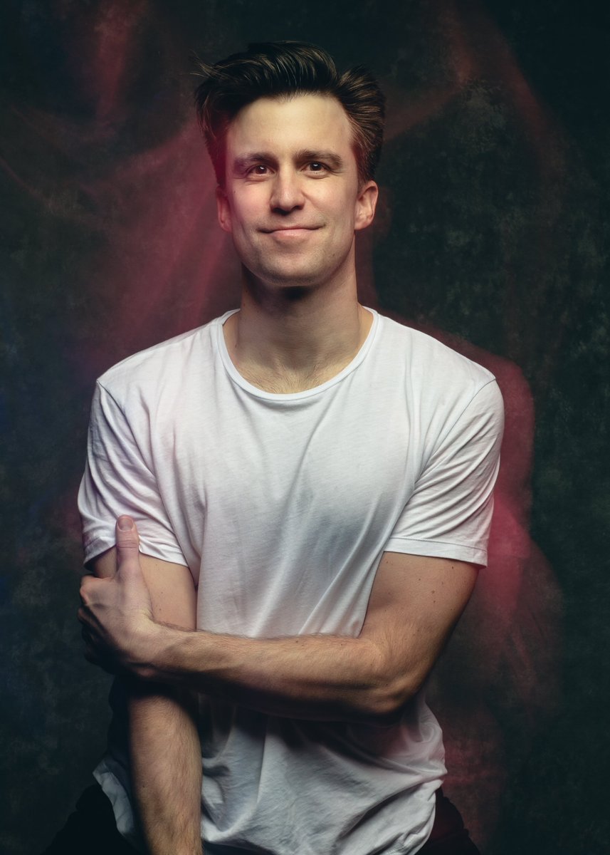 iShowTunes's tweet photo. Terribly saddened by the untimely loss of #Broadway Star #GavinCreel.  He passed away at only 48 years of age.  Tragic.  #RIPGavinCreel 🎭 https://t.co/ByemlhqReR