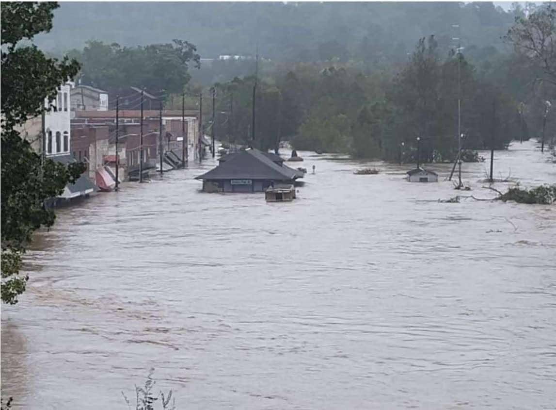 Wendigoon8's tweet photo. The damage to the Appalachians is brutal but I have seen countless examples of people trying to get supplies in and coordinating care and assistance for the locals. The moment something happened, everyone helped those who needed it. Always proud to be a mountain man. God is good. https://t.co/hYtWBAZViJ