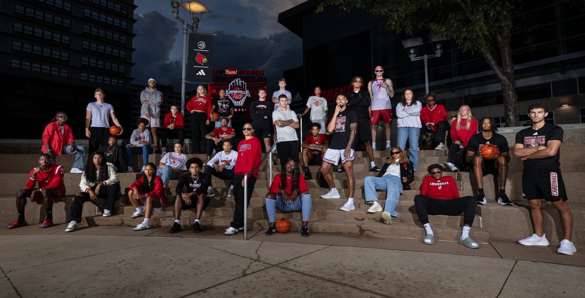 New Louisville Live stairs pic just dropped from the KFC Yum! Center 😎

#GoCards x #ForTheVille