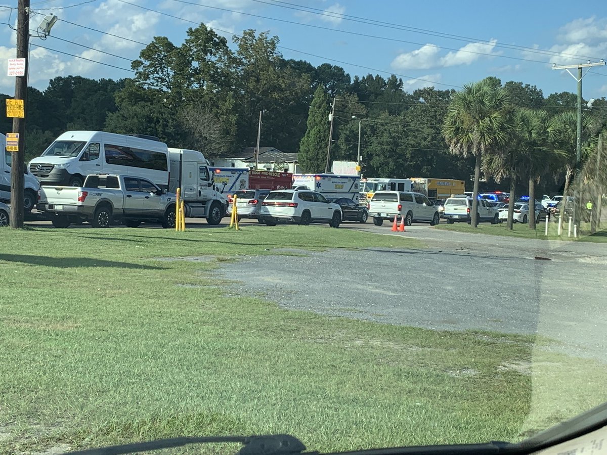 betnct2's tweet photo. @Live5Traffic @counton2traffic 
Accident snarls traffic on college park road near I-26 and SCDMV https://t.co/ITsj2H99kZ