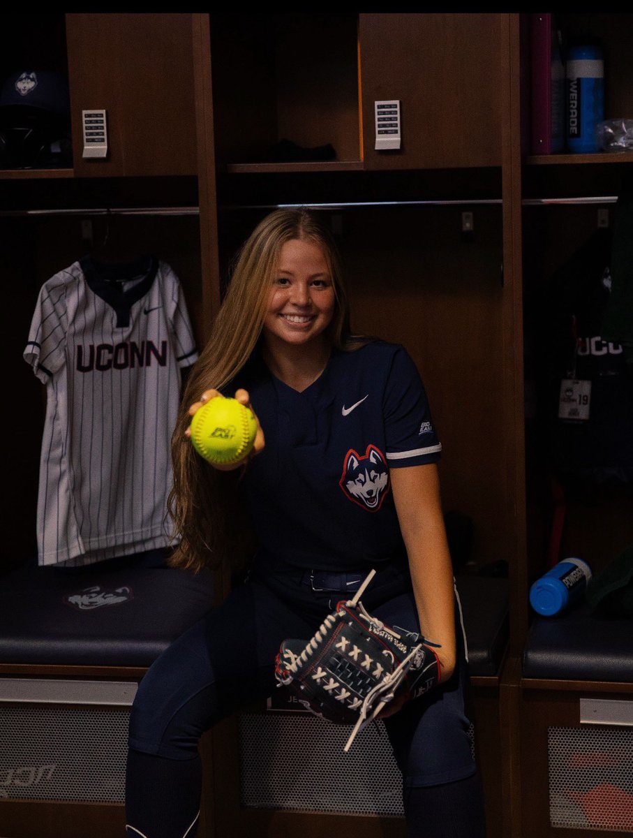 AngelaSasso24's tweet photo. IM ALL IN. ROLL SKIESS💙🐾@CoachVUCONN @ggotgame45 @CoachMacUCONN @BuschgansAshley @UConnSoftball https://t.co/VQb33QALBL