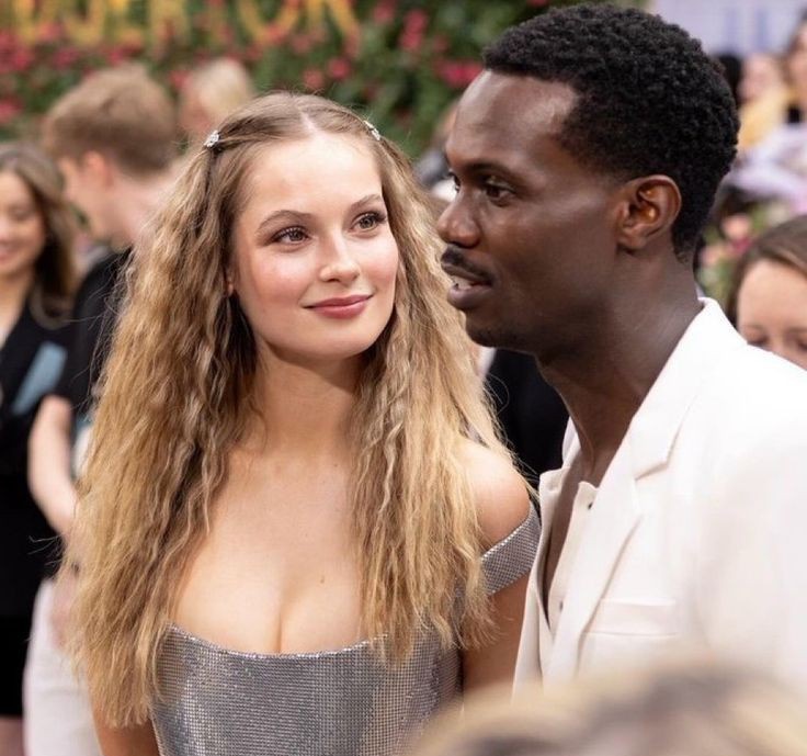 love myself a hot bridgerton couple