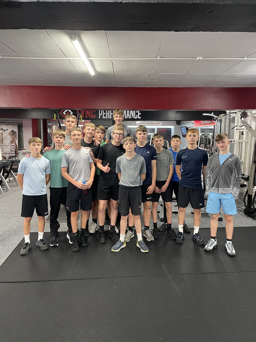 LyncPerformance's tweet image. Tonight’s strength &amp;amp; conditioning session with @StWorksop U15s ⚡️⚽️ 

Message us for any booking enquiries 📲
