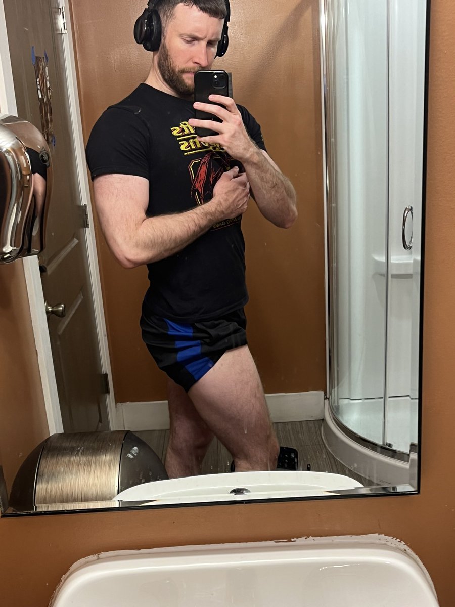 GrowingTrav's tweet photo. Is that some size coming back to my legs?!

I hope so! https://t.co/ij4gzEgmWL