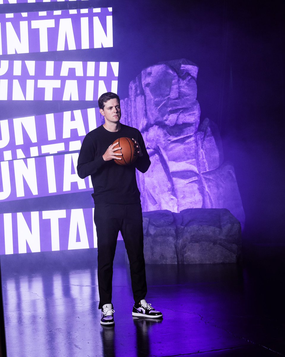 utahjazz's tweet photo. that mountain basketball aura is just ๐๐๐๐๐๐ง๐๐ฃ๐ฉ ๐๏ธ๐คฉ
#TakeNote https://t.co/TcAMVwRqwA
