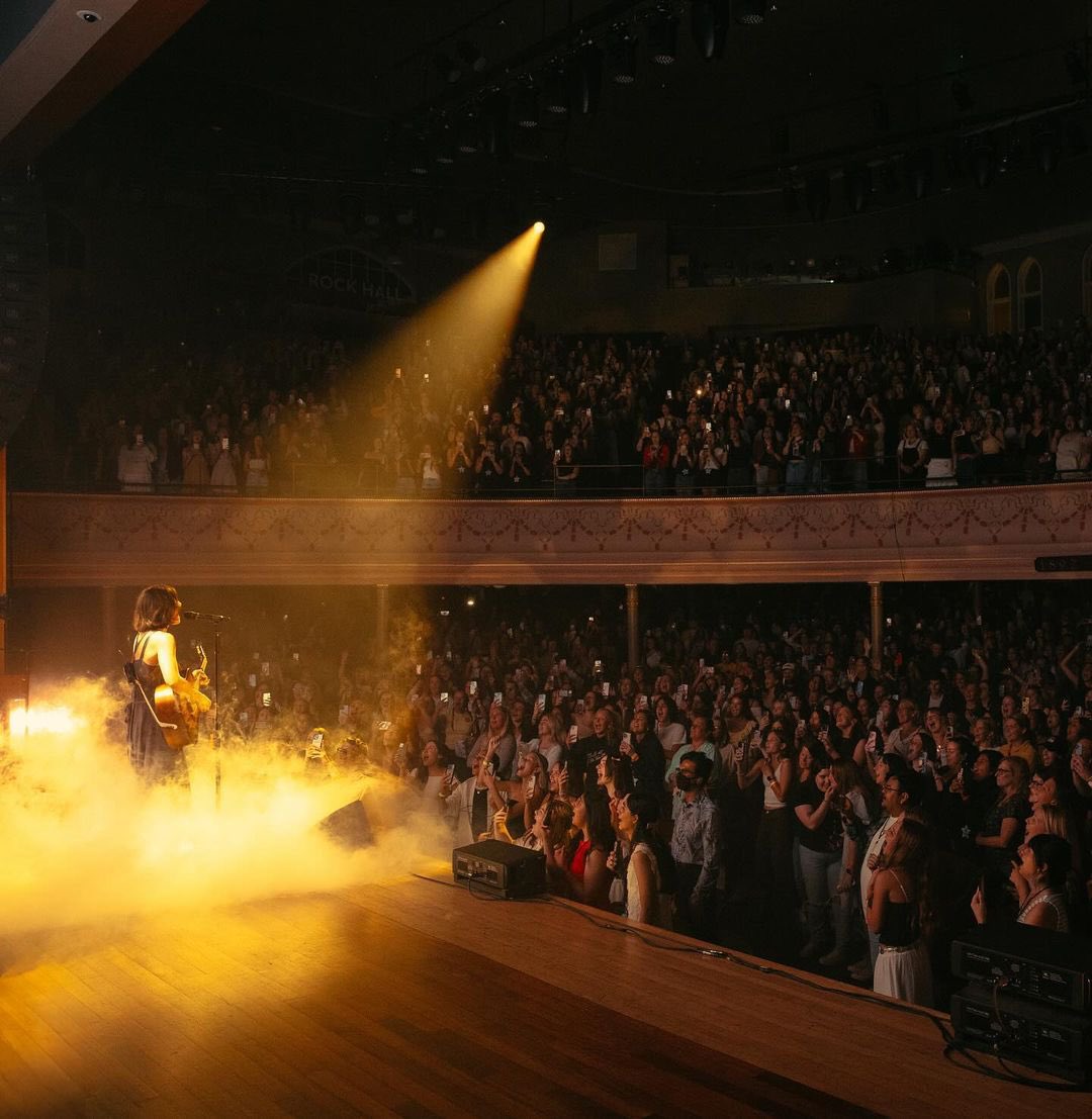 gracieabrams's tweet photo. We played the Ryman (😭)
Thank you Nashville!!!!!!!!!! https://t.co/1s7EXES5HV