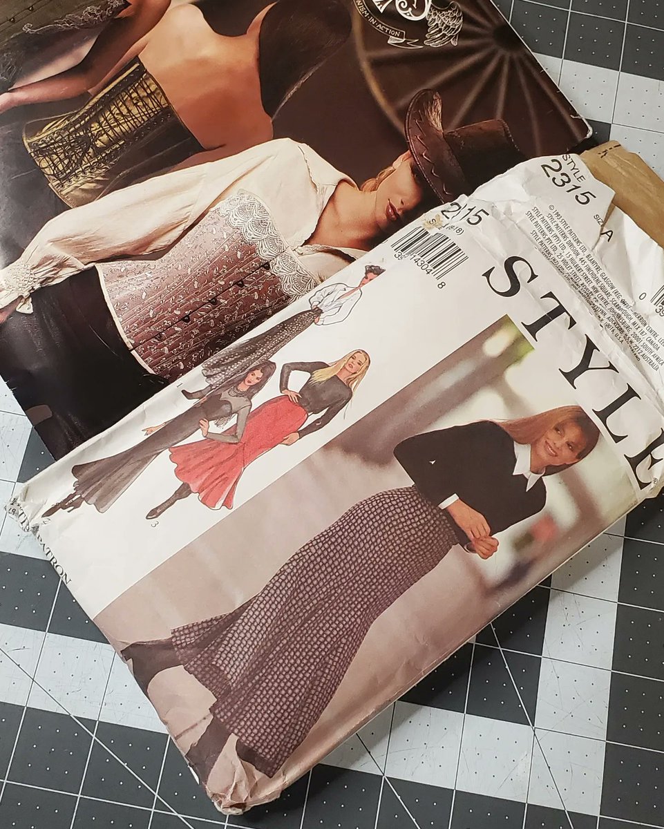 Kiasangria93's tweet image. Outfit vs The Sewing Patterns ✂️

📸 @SomeSayImModest