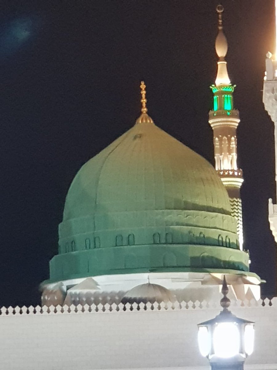 اللهم صل وسلم وبارك على حضرة حبيبك سيدنا ومولانا محمد وعلى آله
قمر النبيين يا جليس الذاكرين ويا أنيس الموحدين يازهره للمادحين يا واصل المنقطعين يا نجاة الهالكين ويا ملاذ العائذين يا شفوق على اليتامى والمساكين يا رحمة للعالمين.