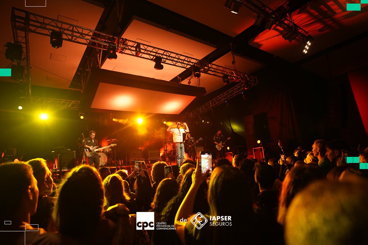 🎶 Compartimos las imágenes, de lo que fué una noche inolvidable con Conociendo Rusia en el CPC. Mateo “El Ruso” Sujatovich nos hizo despegar con su Jet Love Tour y nos llevó en un viaje inolvidable por su nuevo álbum Jet Love. 🚀 #CPC