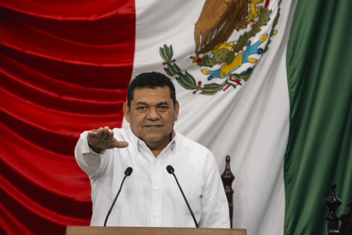 Mis más sinceras felicitaciones a <a href="/TabascoJavier/">JAVIER MAY</a> por asumir el cargo de Gobernador Constitucional del Estado de Tabasco. Su compromiso con el bienestar de nuestro pueblo será clave para consolidar la Cuarta Transformación en nuestro amado Estado. ¡Adelante, gobernador!