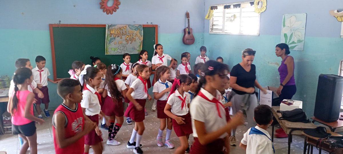 BJMFreyre's tweet photo. Ensayo con público, de la iniciativa cultural Miel Para Abejitas del Seminternado José de la Luz y Caballero Rafael Freyre.
#QueNuestroArteSeaElDeTodos 
#20AñosBjm https://t.co/q0EoxIOUiG