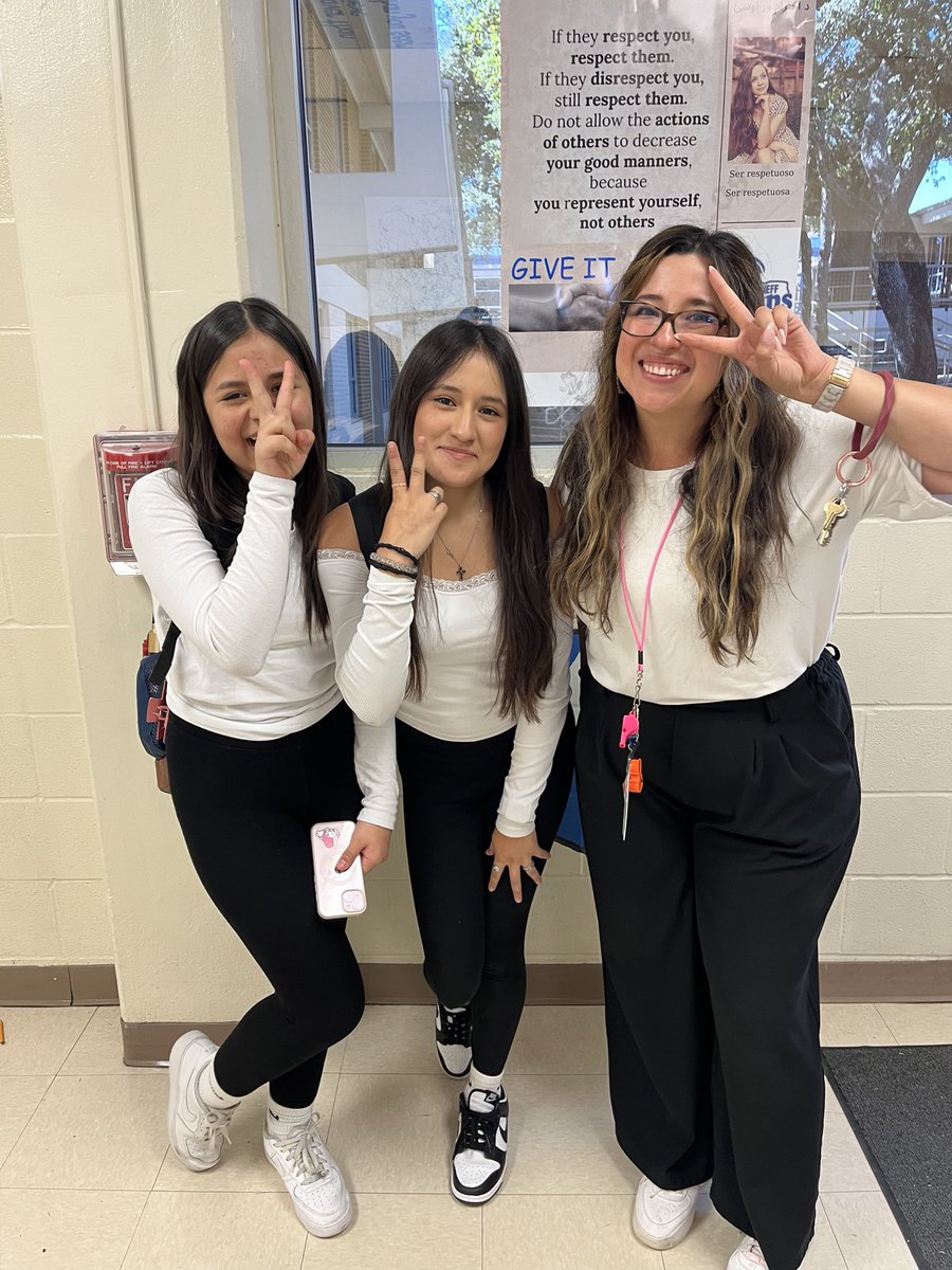 Laura San Roman tweet media