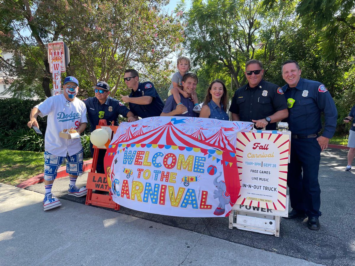 GlendaleFireCA's tweet photo. La Crescenta’s Fall Festival was so much fun! Thanks for stopping by and saying hi! We love meeting community members! #mygfd #MyGlendale https://t.co/mjyZSxHL7o