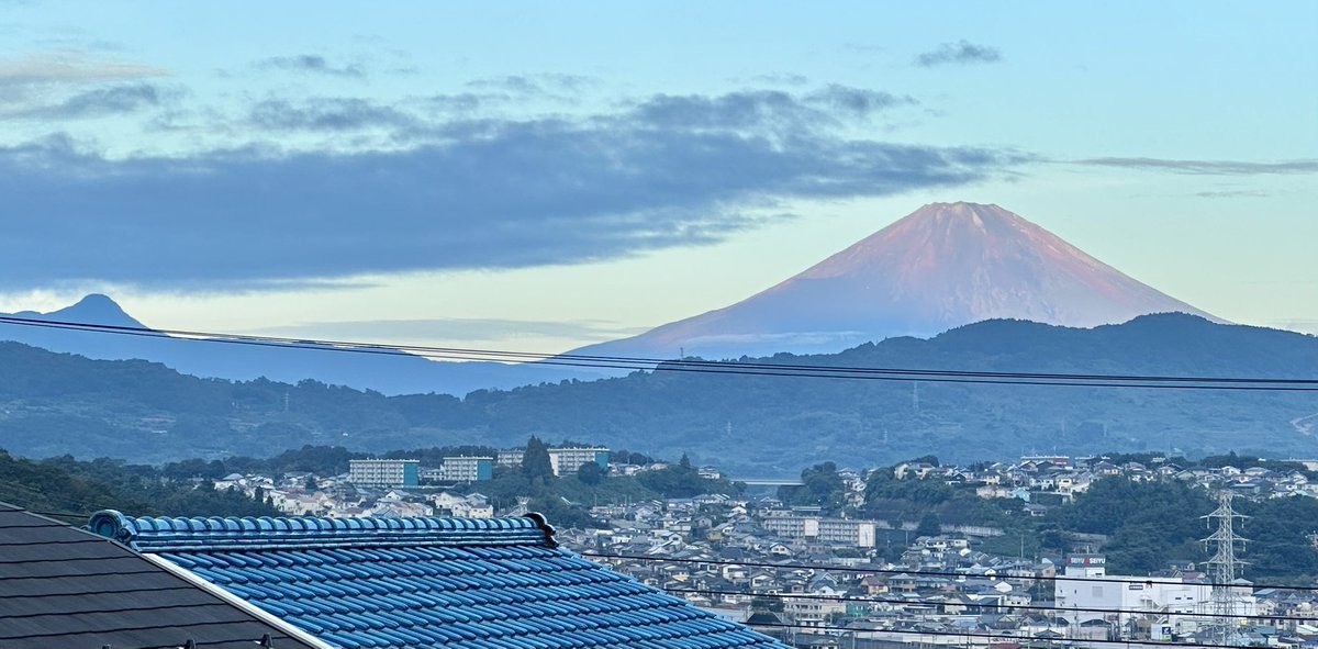 EmuhimeBKK's tweet photo. 今朝の富士山🗻 https://t.co/uPPs9wfxmK