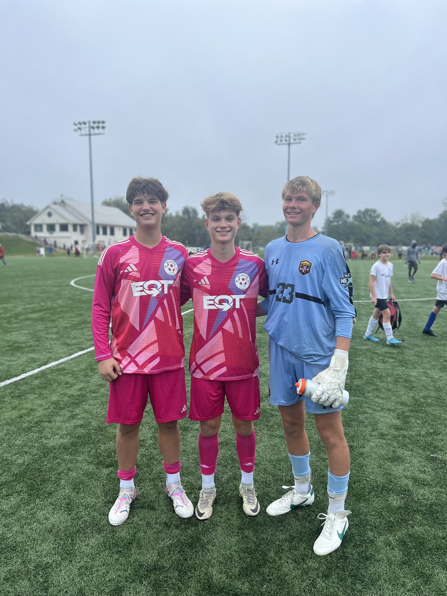 ZCielewich5's tweet image. The only thing better than picking up a third clean sheet is playing against friends from @ToddHoffard 1on1 camp!
@DMVSoccer96