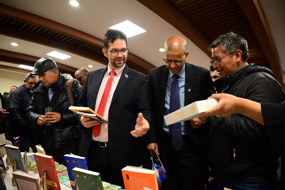 Emb. en Bolivia tweet media