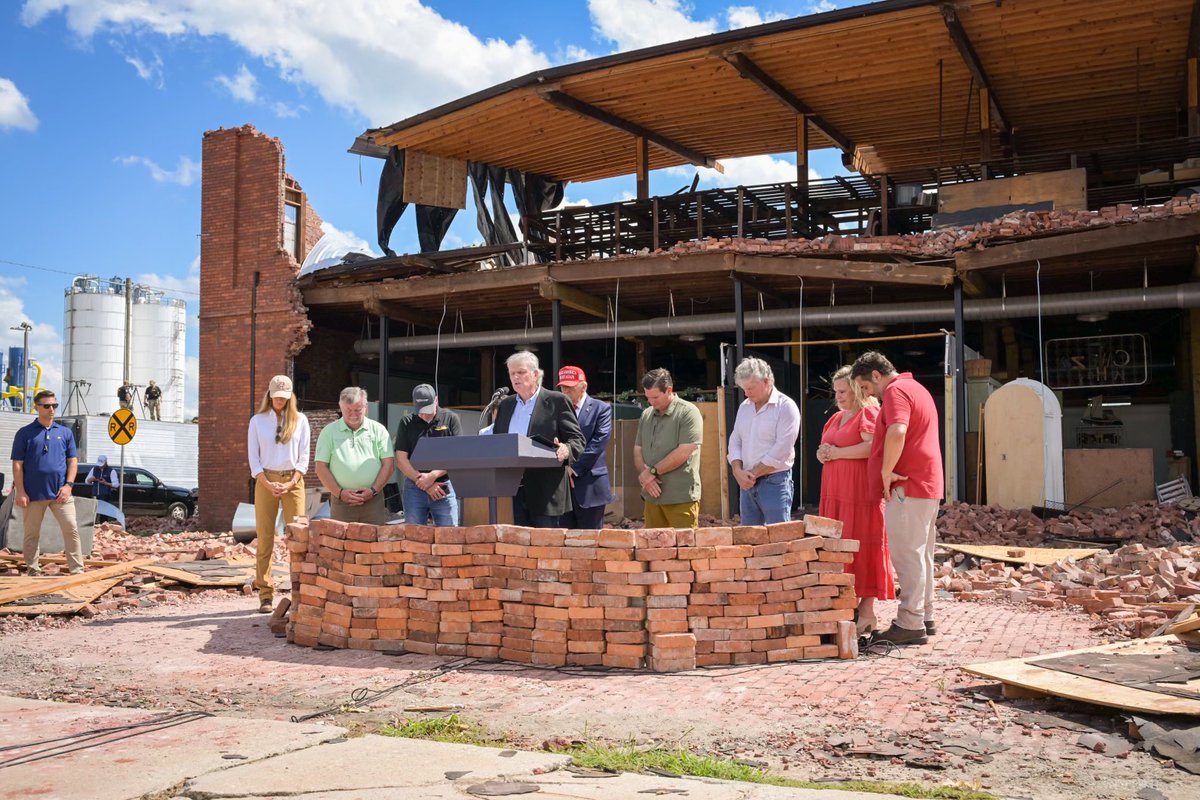 Franklin Graham tweet media