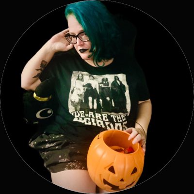 Happy  #October 1st #HorrorFamily I know it’s not for a few hours but I’m too excited!  #NewProfilePic 🖤🎃🖤🎃