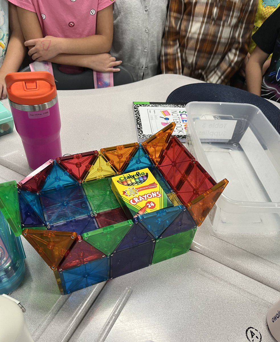 Fun STEM challenge today in Science! Build a bridge that will hold a box of crayons!