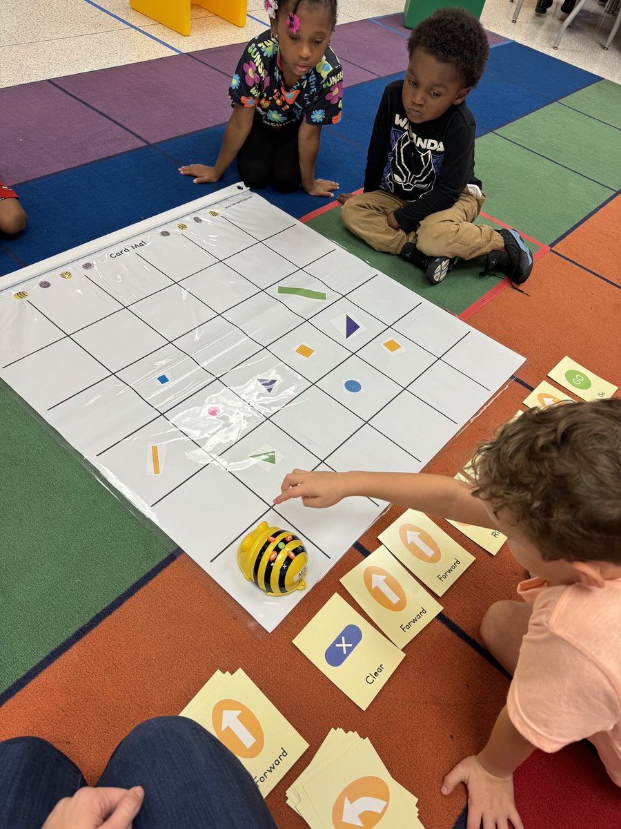MacyBotelho's tweet photo. We love integrating coding and math! These kindergarteners were creating their own algorithms to code beebot to identify circles, squares, triangles, and rectangles! #vbits ⁦@ArrowheadES⁩ https://t.co/Tuo4R2A5mL