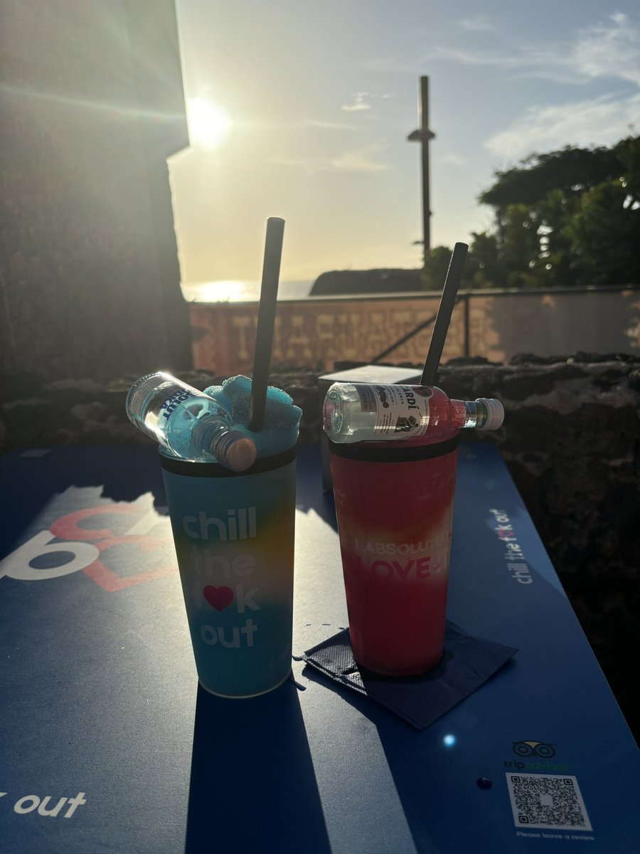 Cocktails in the last of the sun 😎🍹
