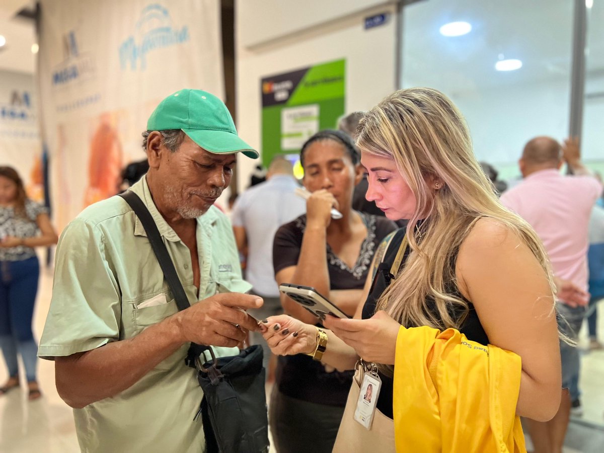 Nuez3Yira's tweet photo. Visitamos los puntos de pago en #Valledupar en el CC MegaMall y @BancoAgrario respondiendo las inquietudes de la comunidad 

#RentaCiudadana #DevolucionDeIva #ProsperidadSocial #ElCorazonDelCambio https://t.co/pHQQMUl44a