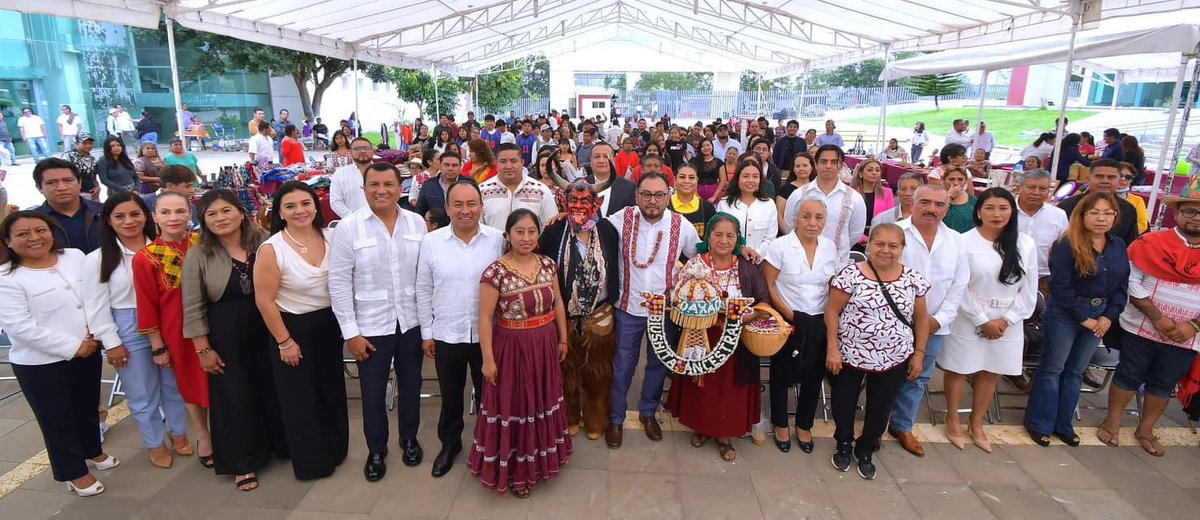 Este día rindió cuantas al pueblo el diputado Sesul Bolaños López. Un gusto poder acompañarlo y compartir el trabajo a favor de la cultura de #Oaxaca. 

<a href="/SesulBolanos/">Sesul Bolaños López</a> <a href="/CongresoOaxaca_/">Poder Legislativo Oaxaca</a>