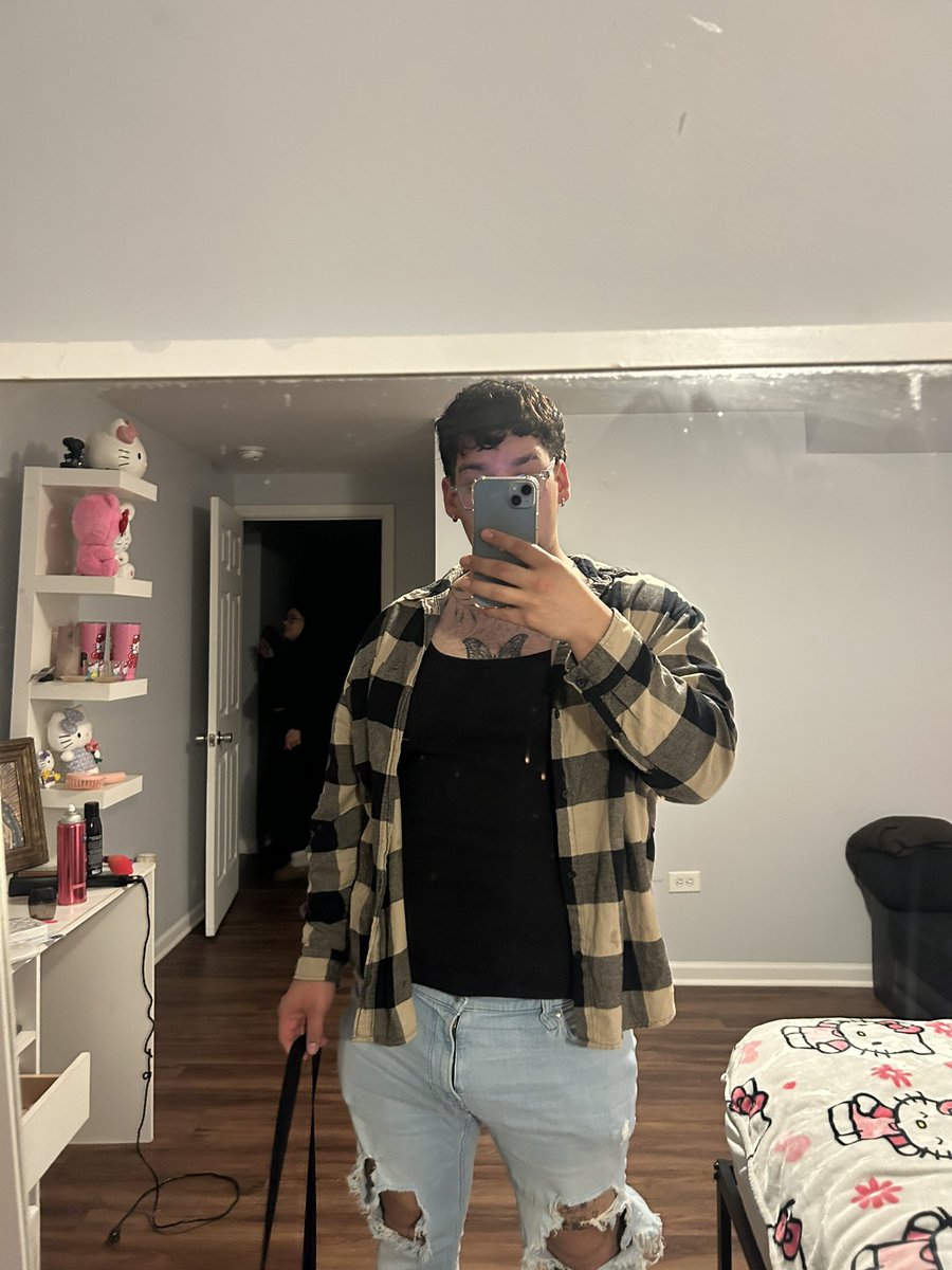juuaniit00's tweet photo. hehehe (cardi b voice) 😈 https://t.co/L7eDx6lhFS