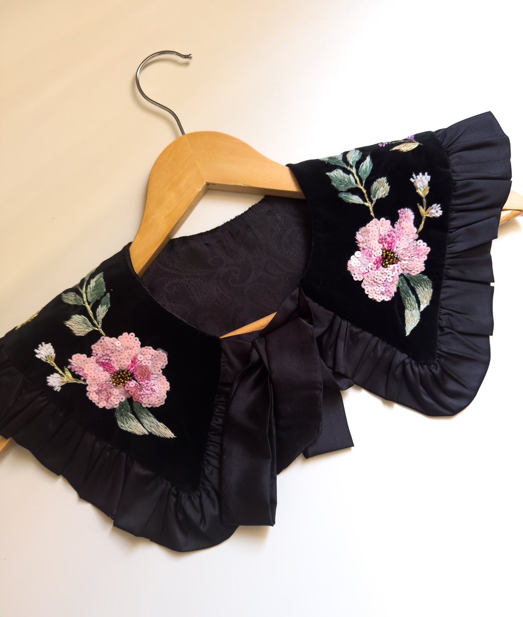 Detachable collar for blouse
Velvet collar for blouse